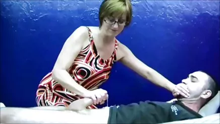 Mẹ đang phimsex cổ trang ngủ