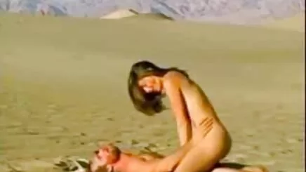 Cô dày thân người phụ sex ma co trang nữ quyến rũ một người đàn ông trẻ mỏng