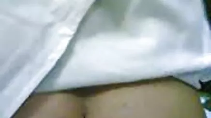 Phụ nữ xinh đẹp sex cổ