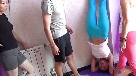 Dể CẬN cảnh phim sex cuong hiep co trang