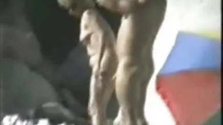 Cô gái sex xxx co trang tóc vàng gợi cảm liếm. mp4